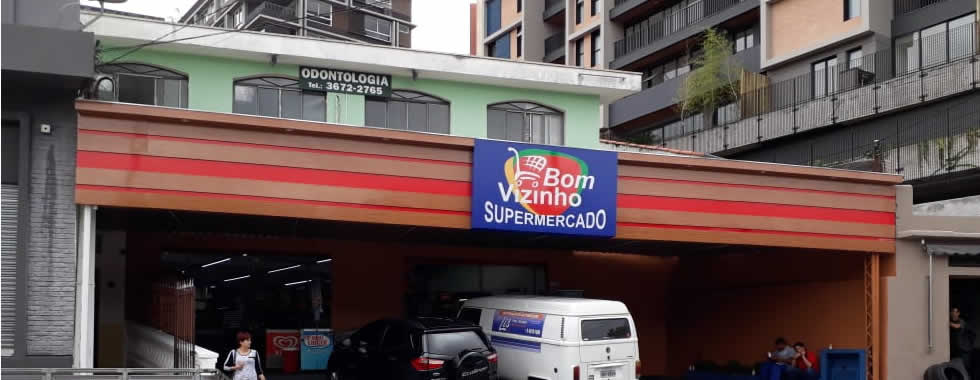 Fachada ACM Vazada com Iluminação Interna - Supermercado Bom Vizinho