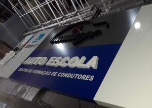 Fachada com Letras Caixa em PVC - Auto Escola