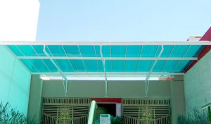 toldo em policarbonato azul
